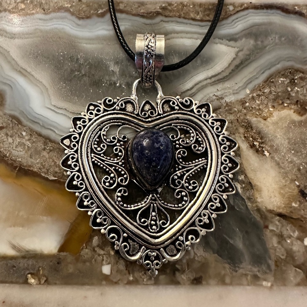 2192 Intricate Silver Heart Necklace with Blue Stone